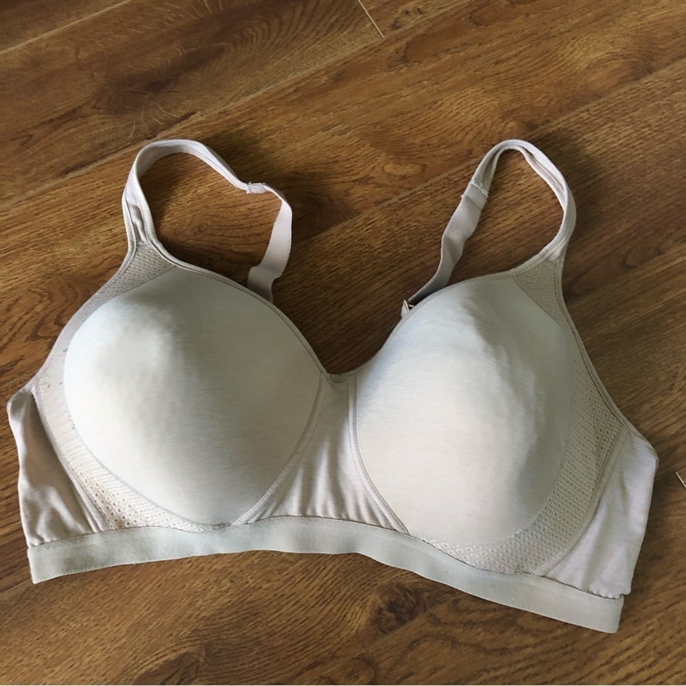Hanes nude wire free bra in size XL